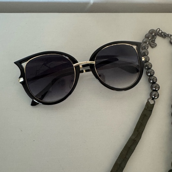 Harajuku Lovers Mixed Necklace Collection with Black & Pearl Beads - Picture 2 of 4